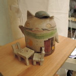 桜井ケンイチさんの猫の陶人形