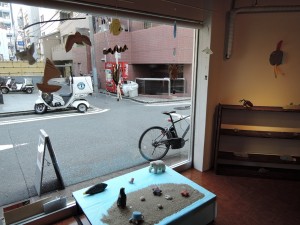 前川幸市さん陶展「海のかけら」の展示風景
