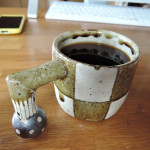 阿部誠さんの市松模様のマグカップ