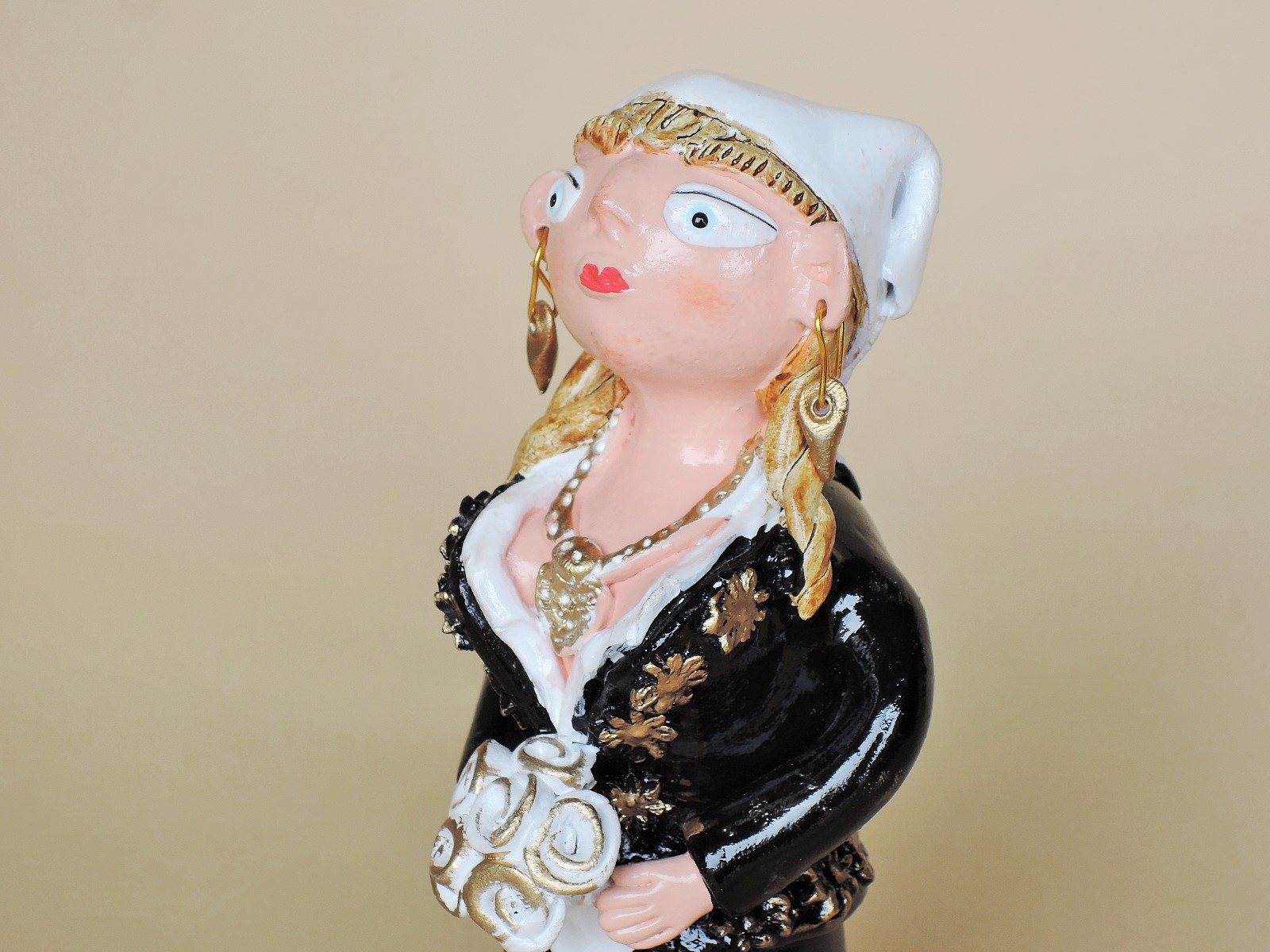 イレーネサゥゲイロ（ポルトガル）さんの陶器人形　ミーニョの花嫁