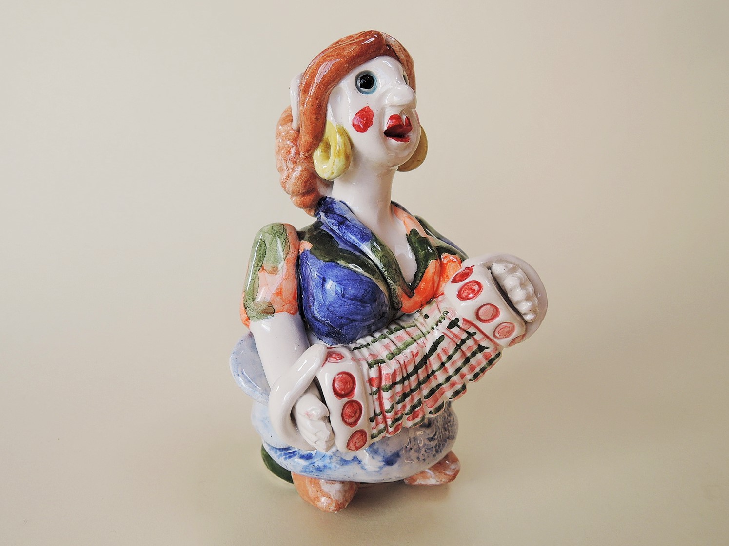ポルトガル陶人形　演奏する女性　Conceicao Sapateiro作品
