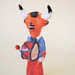 DSCN9268 (3)　ポルトガル陶人形　牡牛の太鼓叩き　Joao Ferreira作品